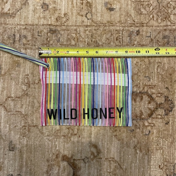 Wild Honey Mesh Makeup Bag - Picture 3 of 4